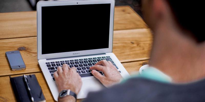 福州福隆评股师93:专业视角下的股票投资与财经评论分析