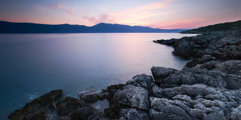 福州福隆评股师评测：专业财经评论与A股分析的深度解析